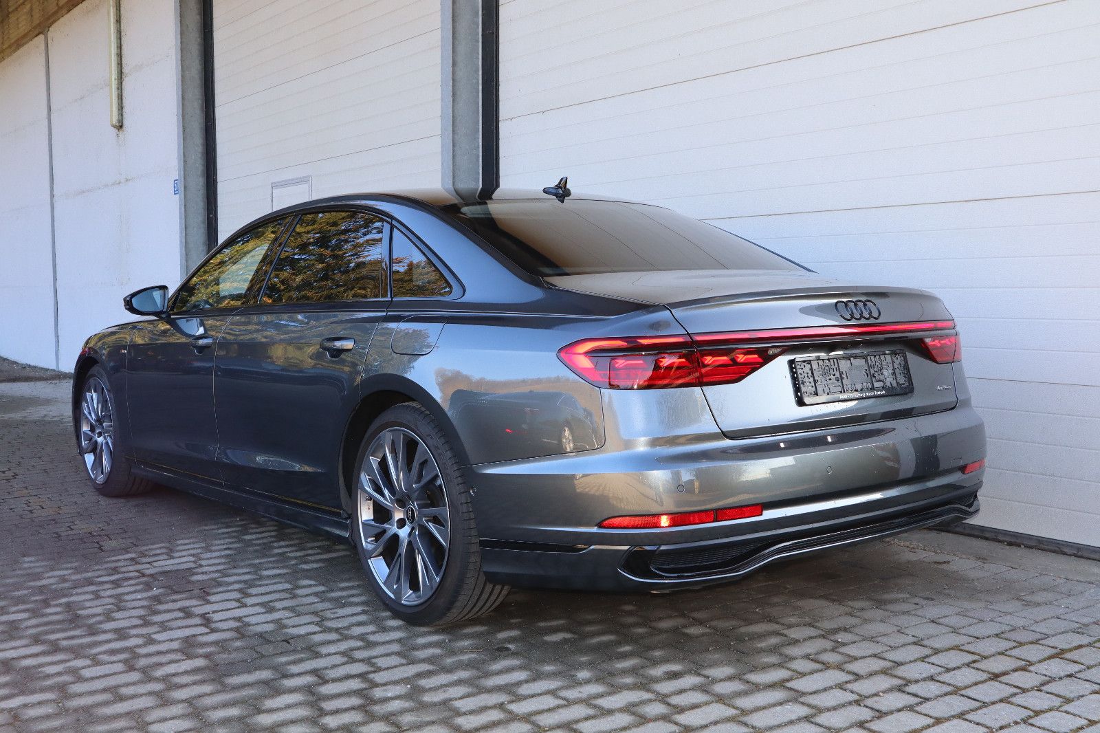 Audi A8L 60 TFSIe lang exclusive - Samsaru's Car Outlet