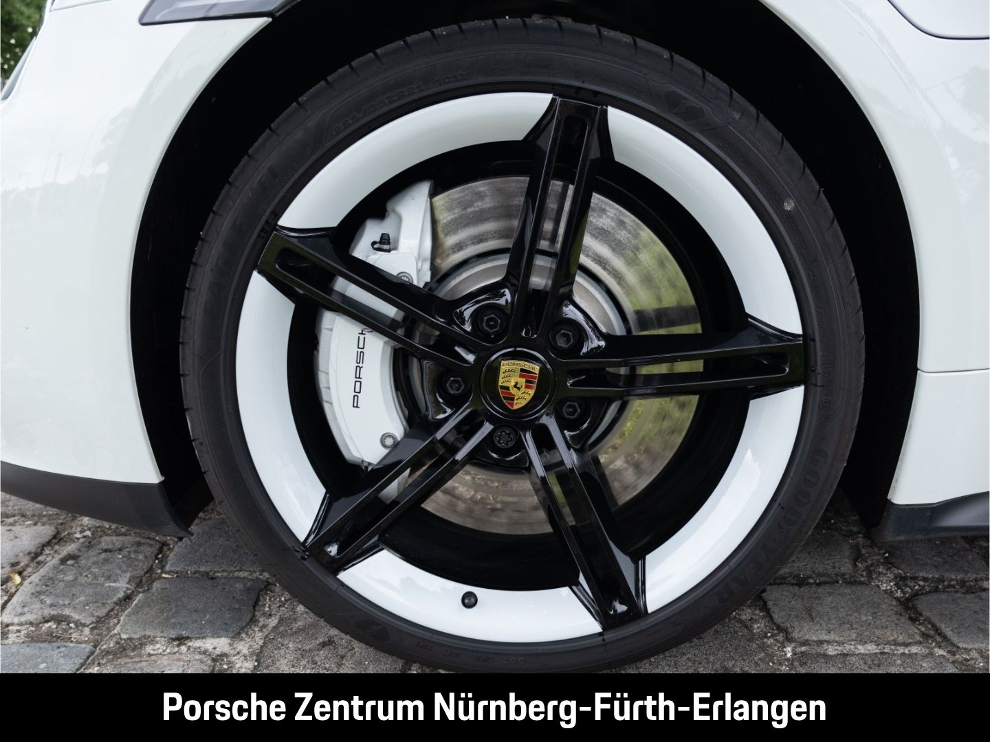 Porsche Taycan GTS PSCB BOSE InnoDrive SurroundView Pano