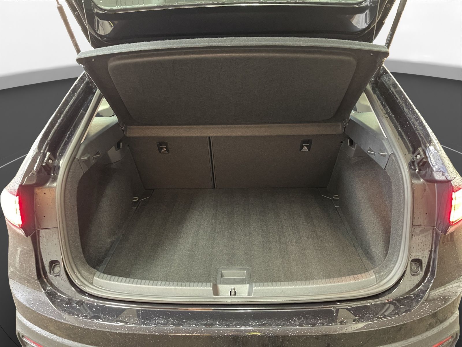 Volkswagen Taigo 1.0 TSI Life - Samsaru's Car Outlet