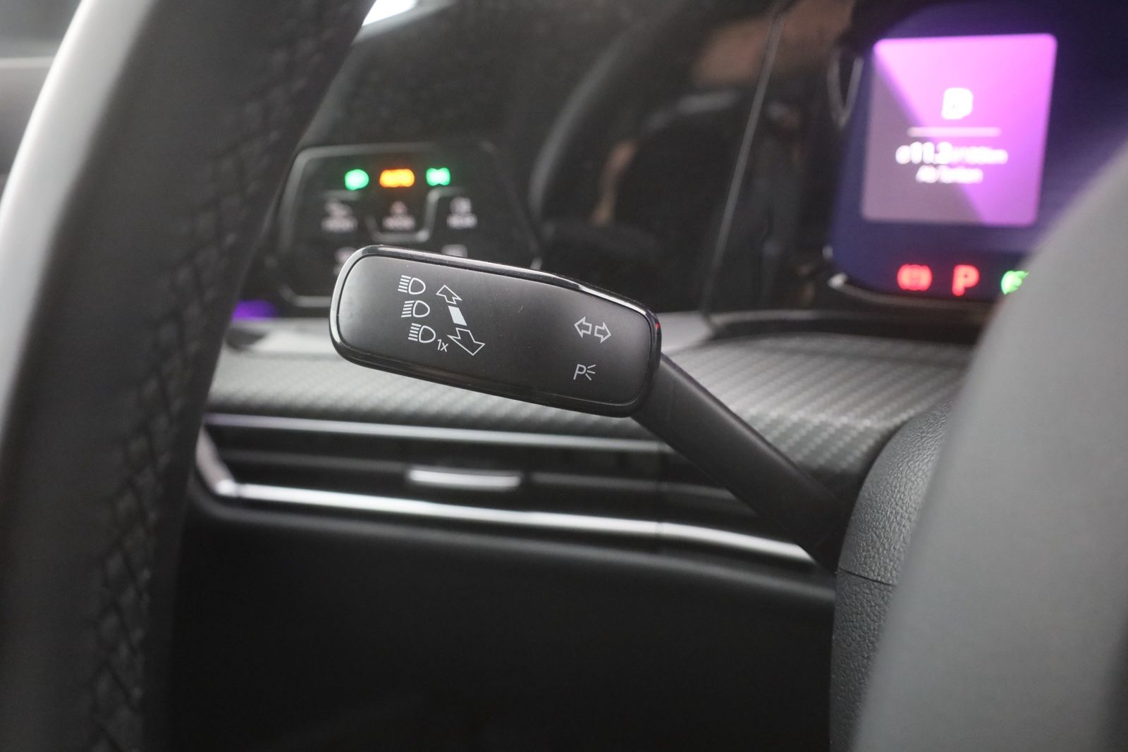 Volkswagen Golf VIII Variant 2.0 TSI DSG R-Line - Samsaru's Car Outlet