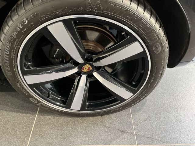 Porsche Macan - Samsaru's Car Outlet