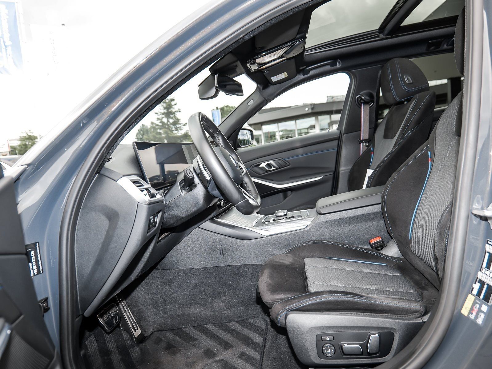 BMW 330e xDrive Touring M Sport HUD PANO ACC AHK LM