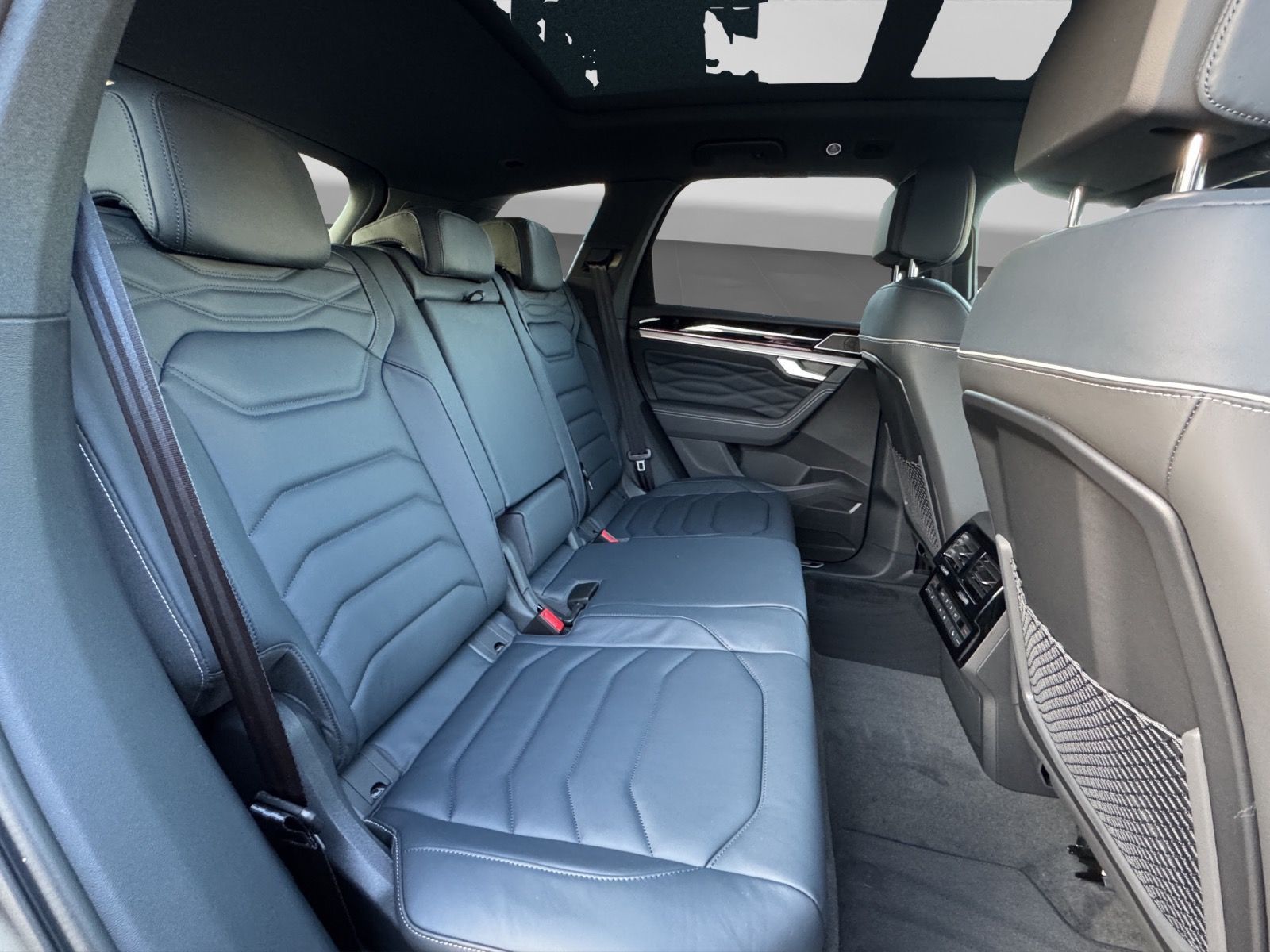 Volkswagen Touareg R-Line V6 TDI 4M Black Style | AHK PANO