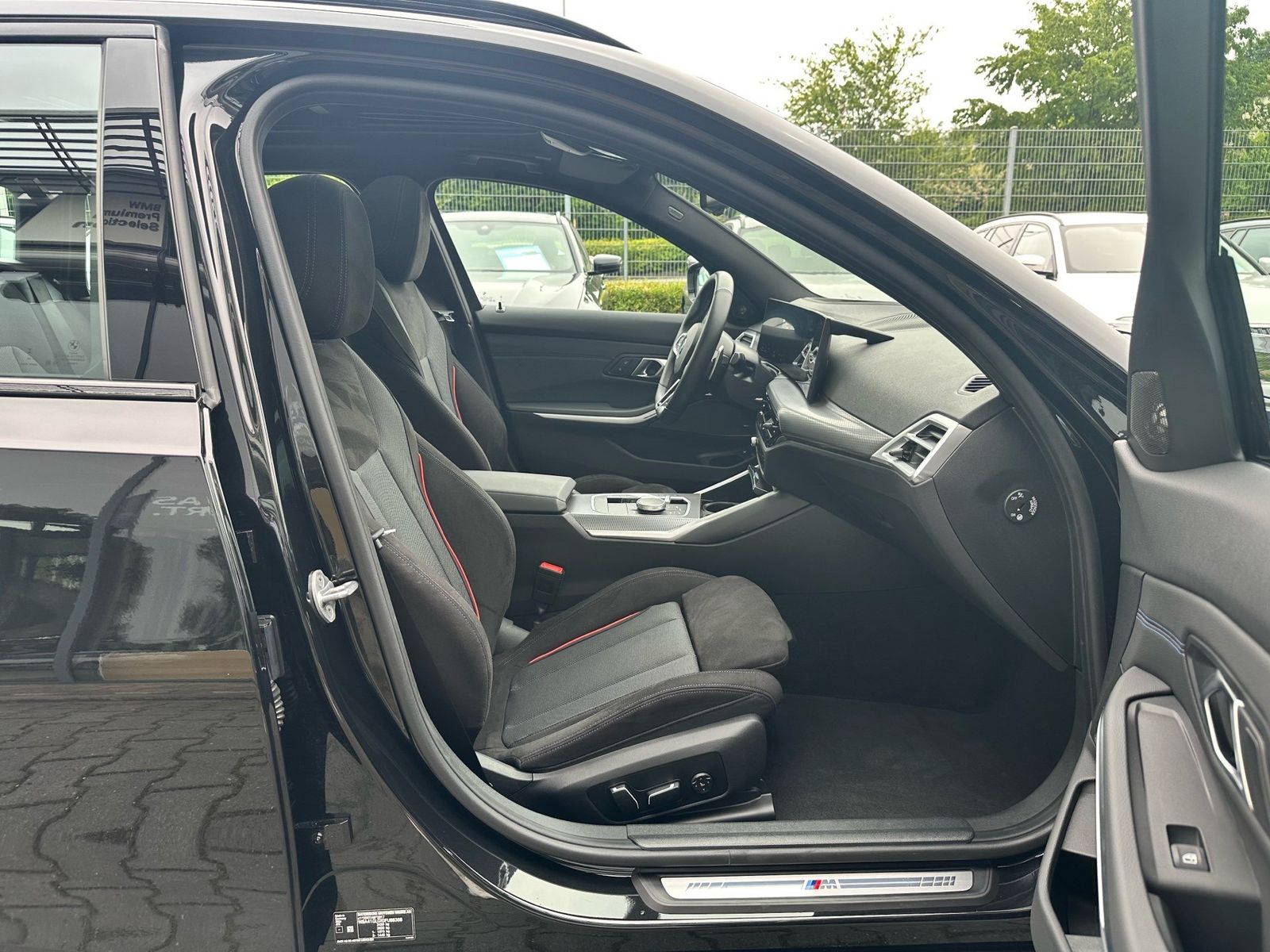 BMW 330e Touring M Sport //Pano H&K Stop&Go AHK
