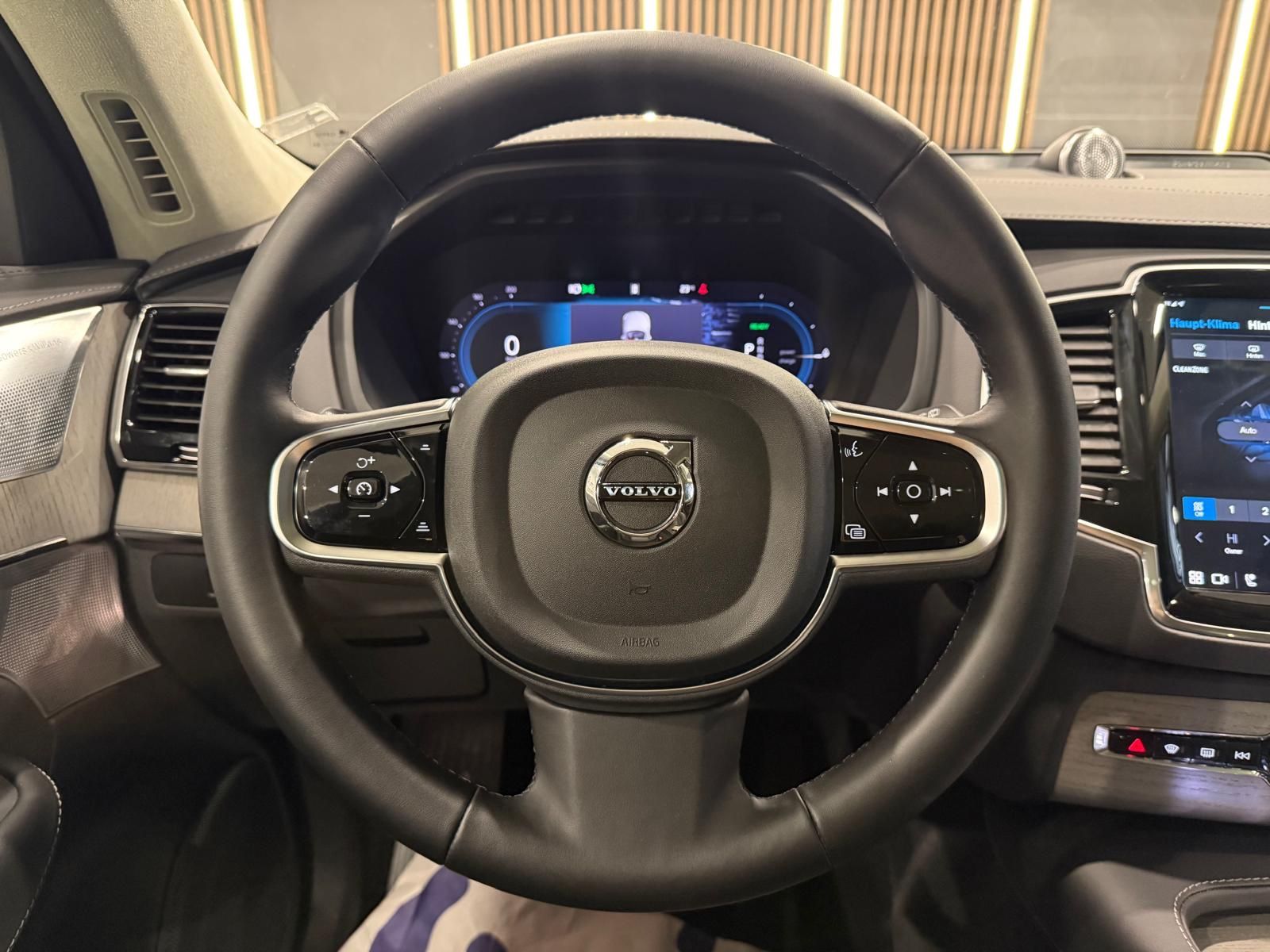 Volvo XC90 Ultra Dark Recharge*LED*RFK360°*7SITZER*