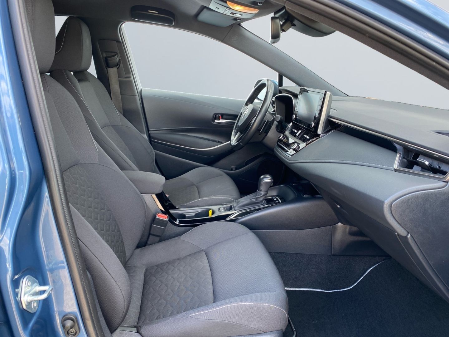 Toyota Corolla 2.0 Hybrid Club - Samsaru's Car Outlet