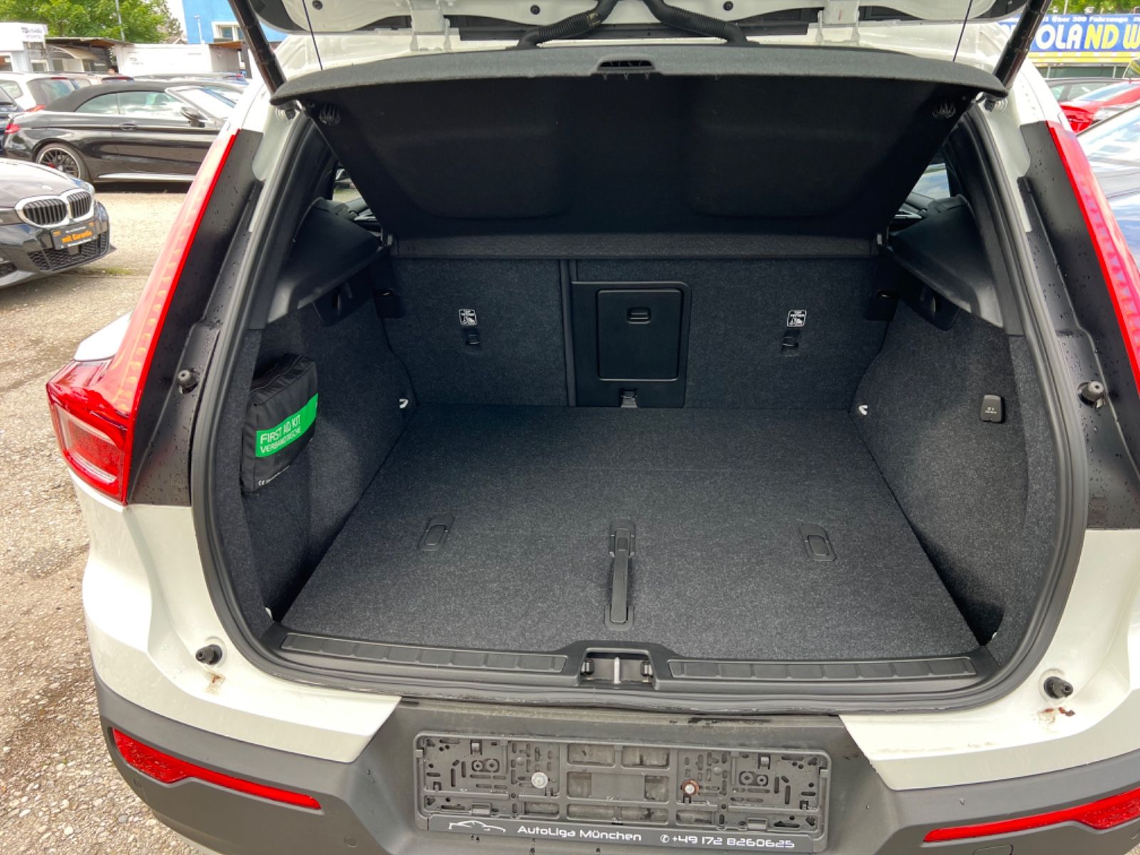 Volvo XC40 T3 Momentum Pro - Samsaru's Car Outlet