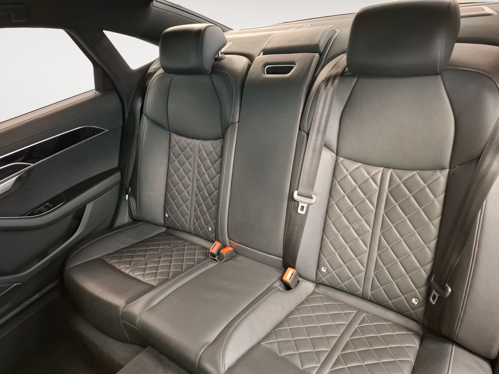 Audi A8 50 TDI quattro Lang S-Line - Samsaru's Car Outlet