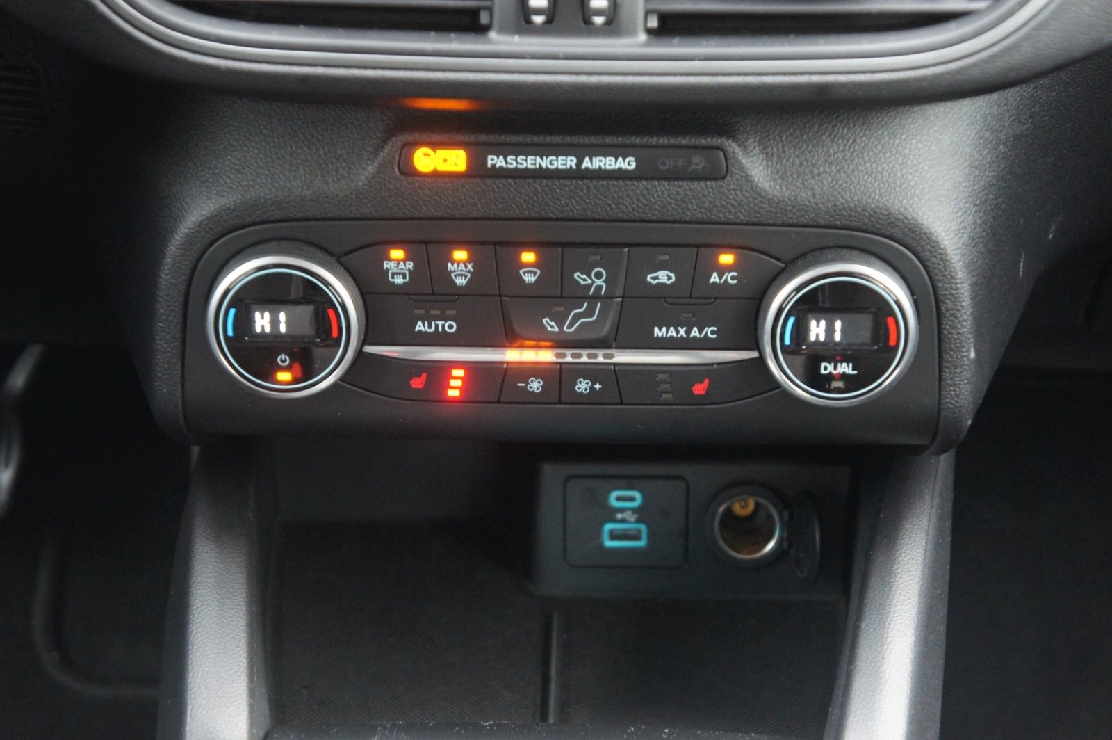 Ford Focus Lim Cool&Connect*ACC*LED*KAM*AGR*BLIS*