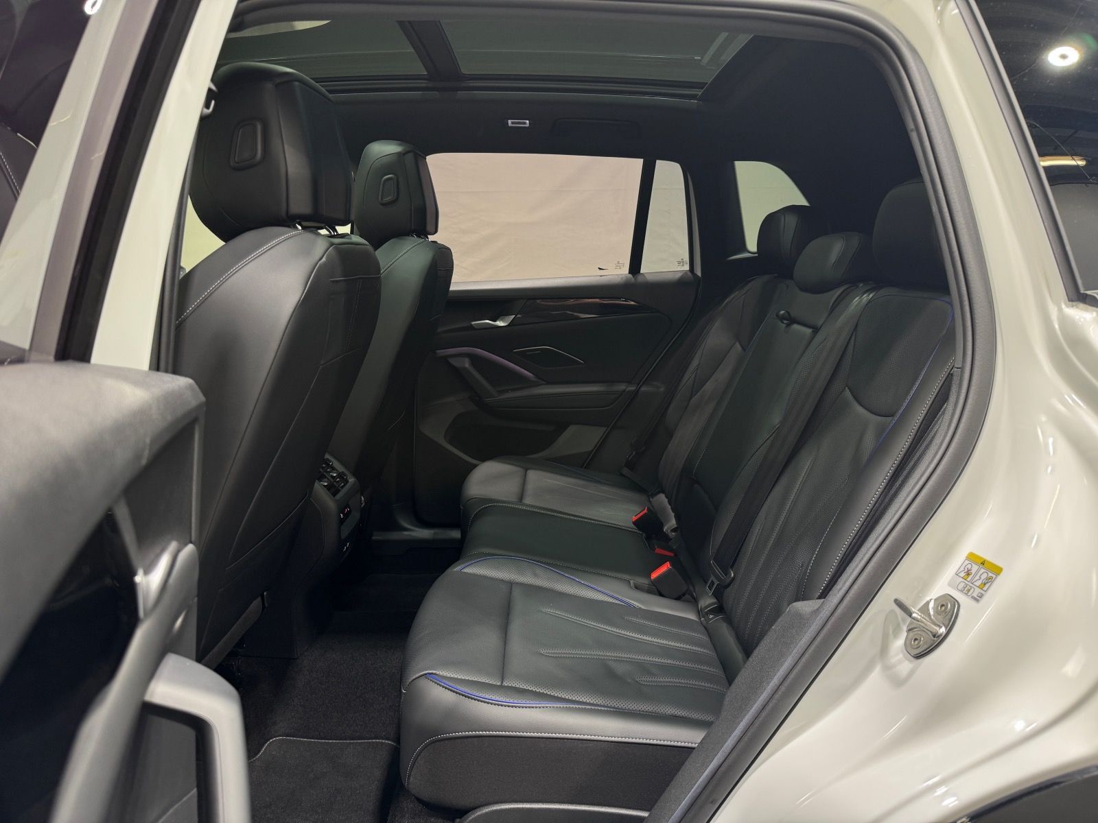 Volkswagen Tiguan R-Line 1.5 TSI eHybrid | MATRIX NAVI PANO