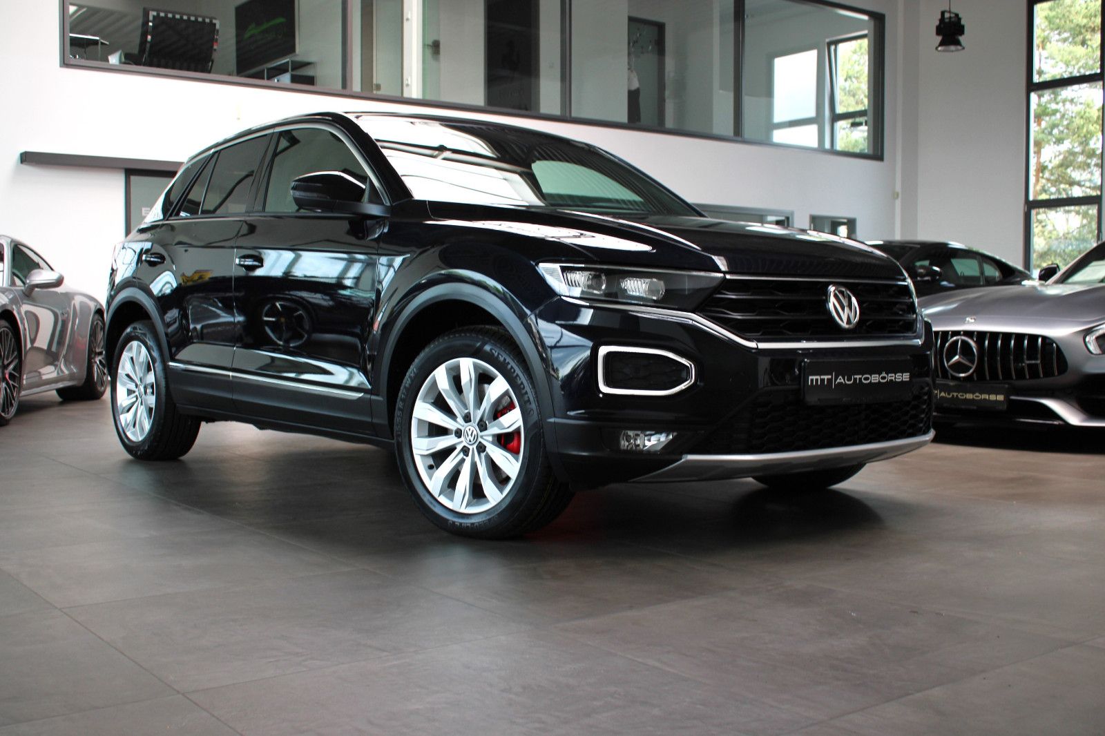 Volkswagen T-ROC 1.5 TSI ACT * SPORT * - Samsaru's Car Outlet