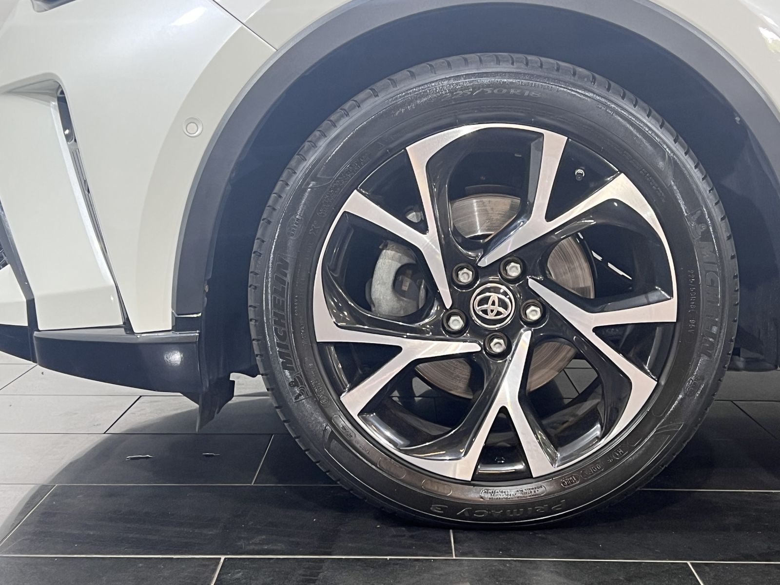 Toyota C-HR 2.0 Hybrid Team - Samsaru's Car Outlet