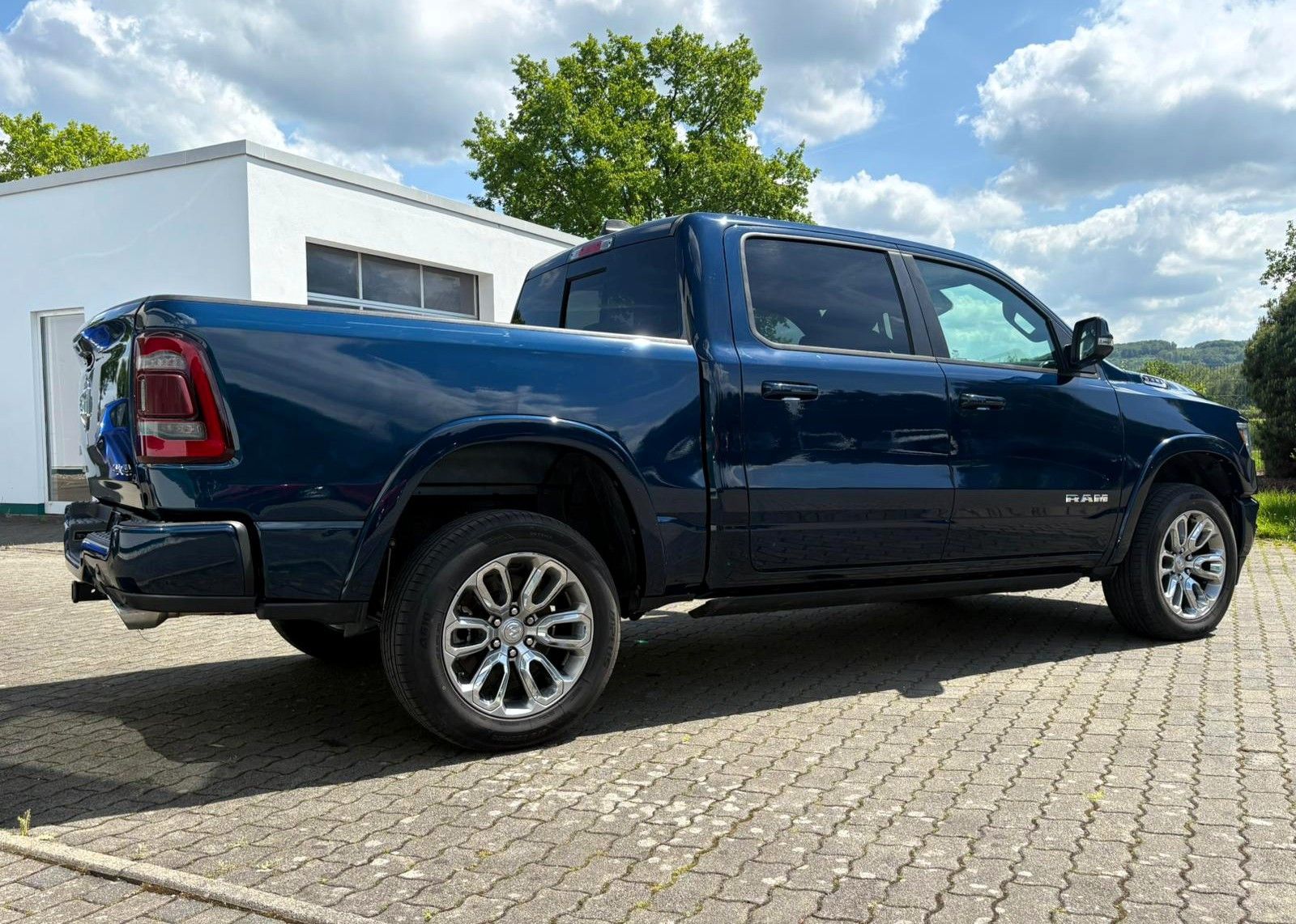 Dodge RAM 1500 4x4 Laramie 5.7l Crew Memory,Pano,Sound