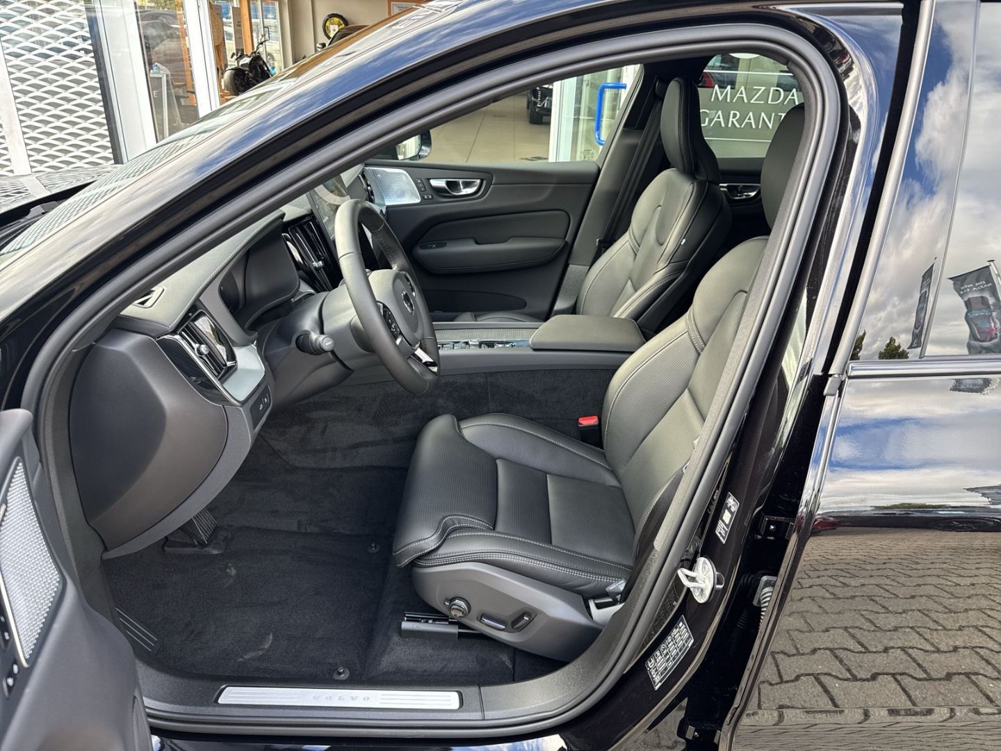 Volvo XC60 Ultra Black Edition Recharge Plug-In Hybrid