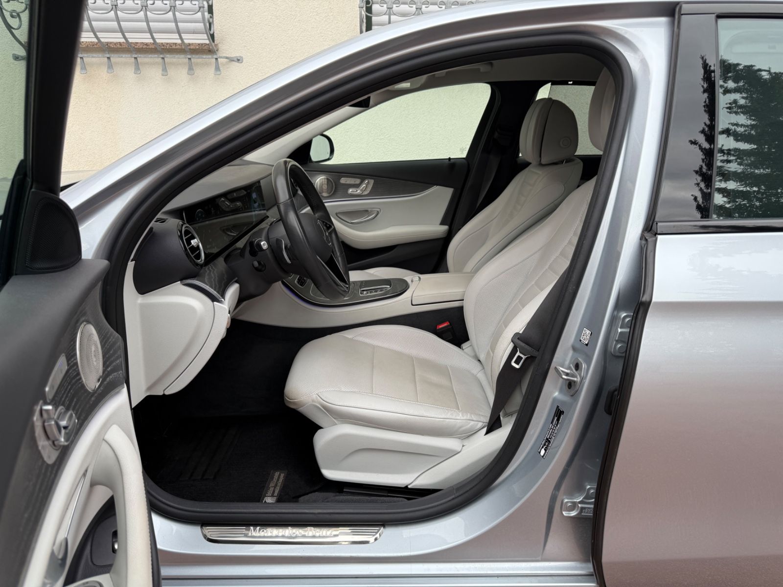 Mercedes-Benz E 400 d 4Matic AMG-LINE - Samsaru's Car Outlet
