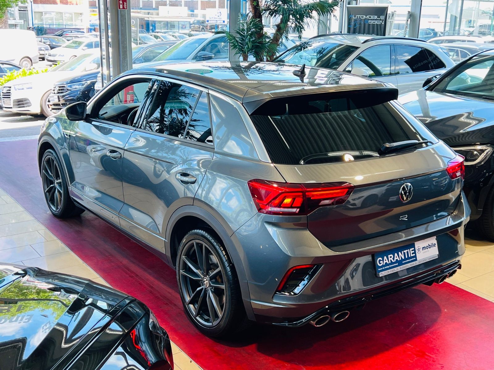 Volkswagen T-Roc R 4Motion - Samsaru's Car Outlet
