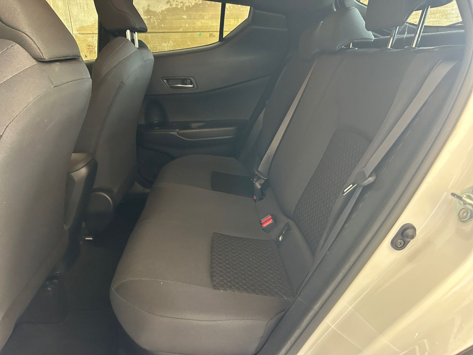 Toyota C-HR Hybrid 4x2 Flow - Samsaru's Car Outlet