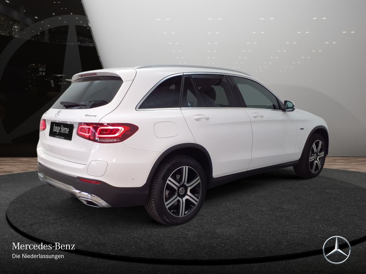 Mercedes-Benz GLC 300 e 4M AMG - Samsaru's Car Outlet