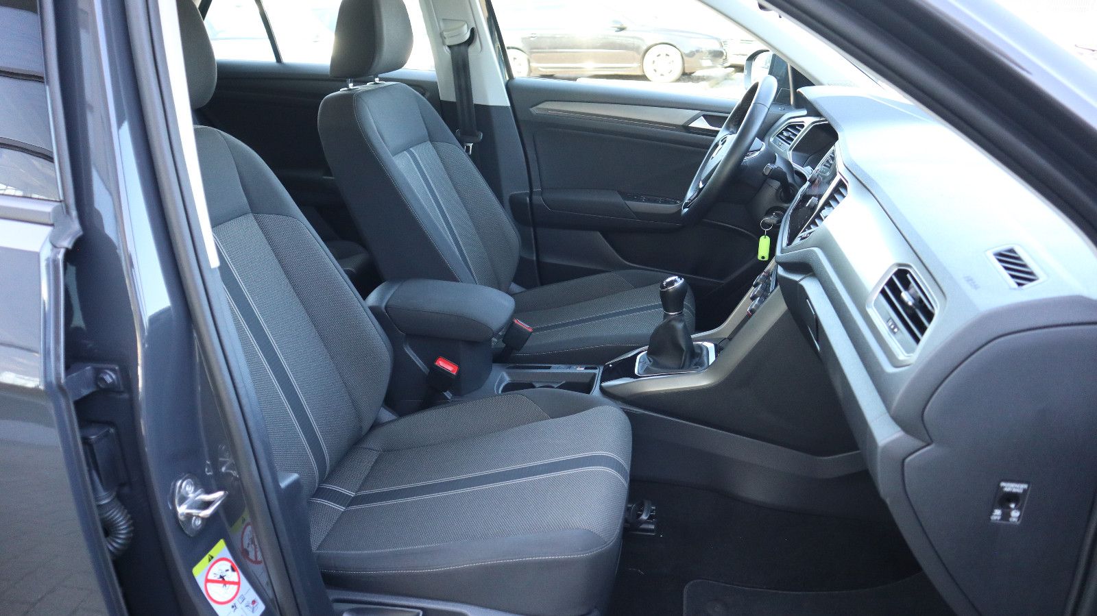 Volkswagen T-Roc Style 2.0 TDI - Samsaru's Car Outlet
