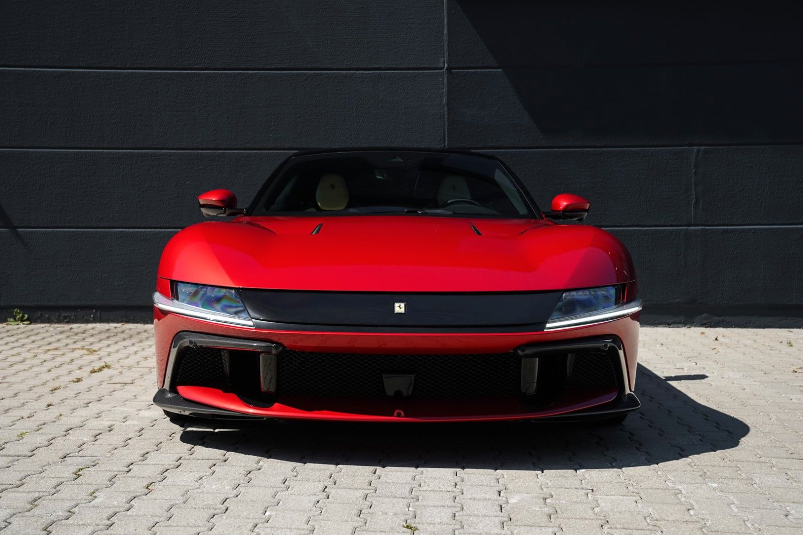 Ferrari 12 Cilindri *Crema* Carbon-Pano-*Blanco COC*