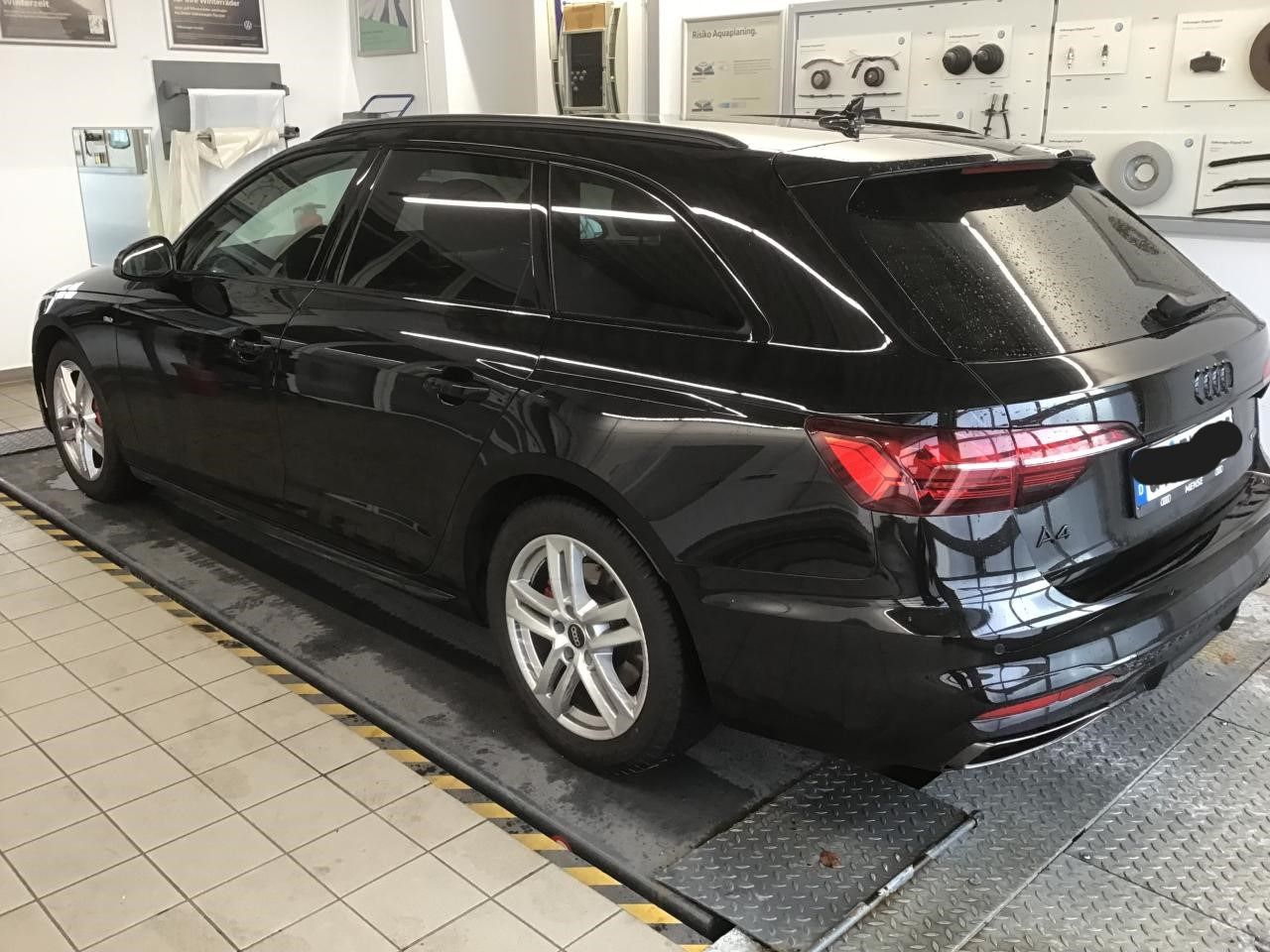 Audi A4 Avant 40 TDI quattro S line - Samsaru's Car Outlet