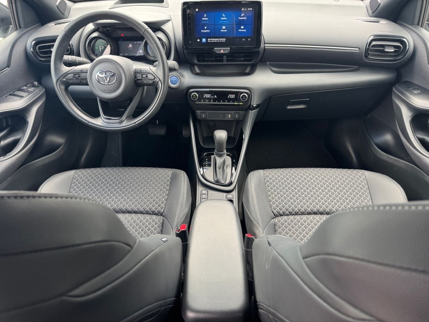 Toyota Yaris Hybrid 1.5 Style *HUD*Teilleder*SHZ*CAM*PD