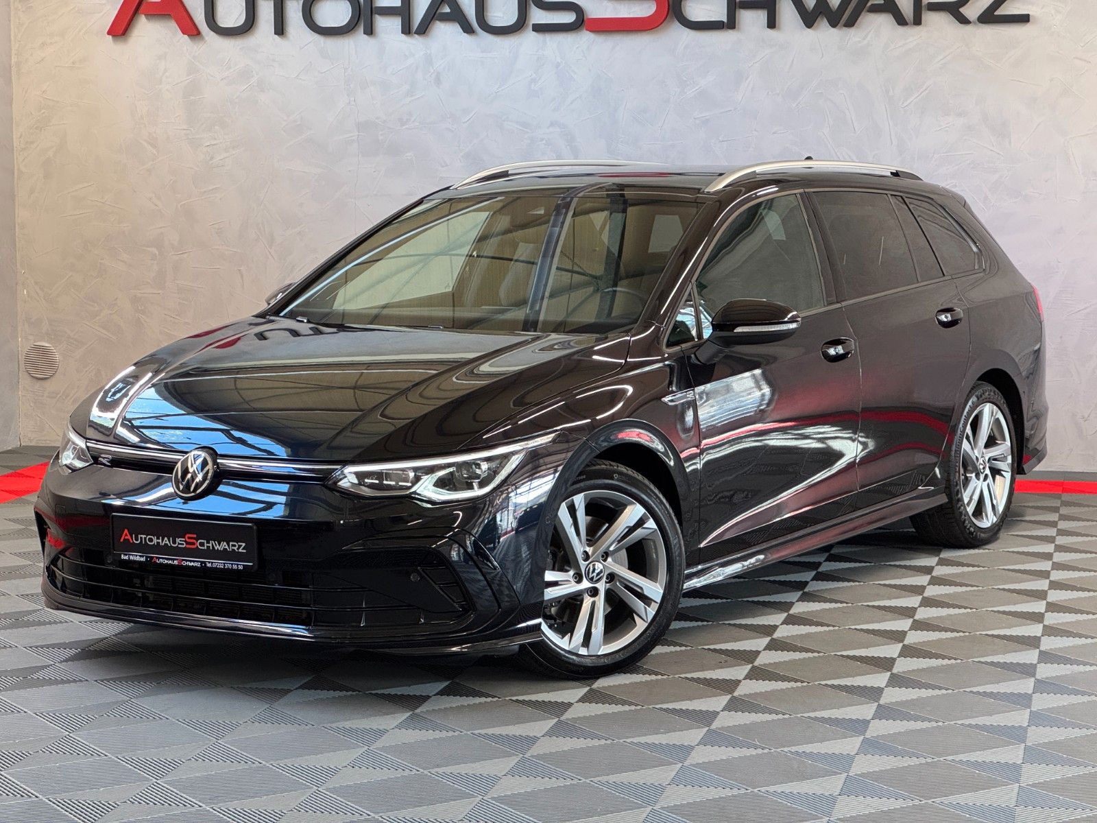 Volkswagen Golf VIII Variant R-Line - Samsaru's Car Outlet