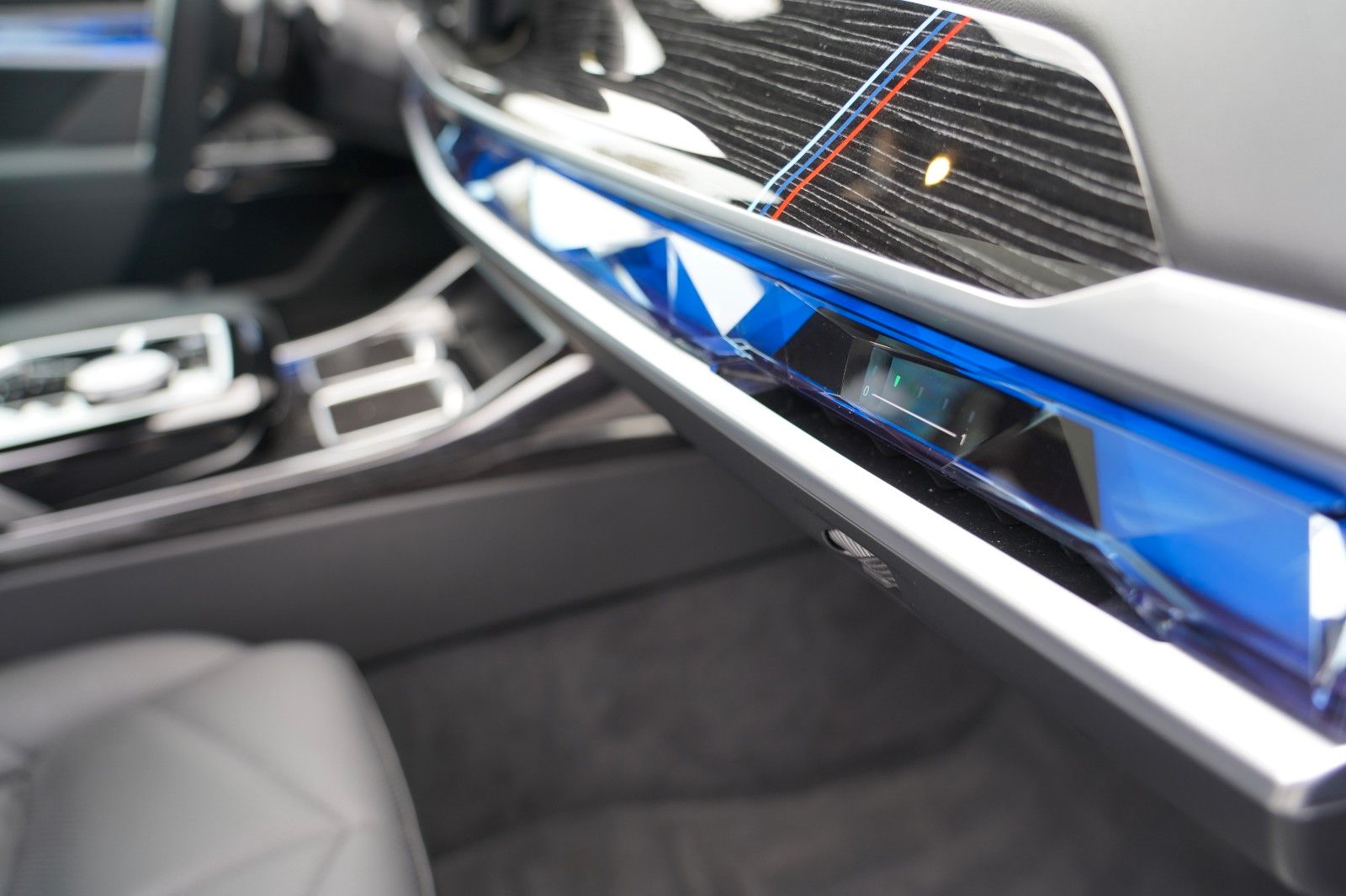BMW 740d xDrive M Sport SKYLOUNGE ICONIC 360 HUD B&W