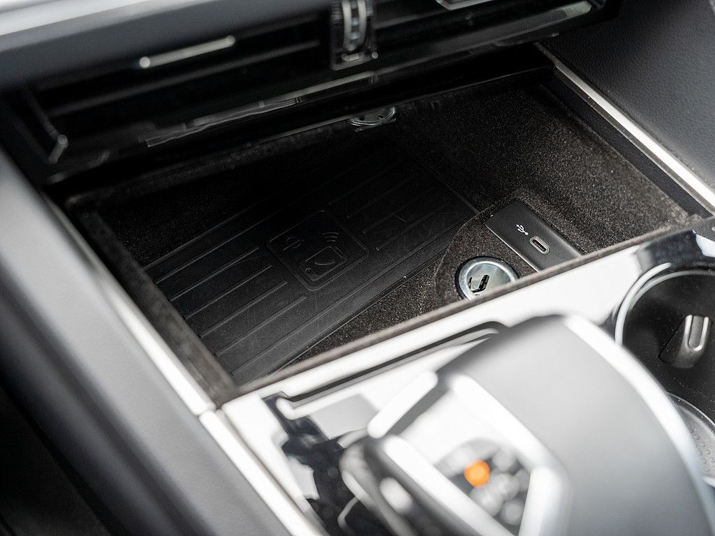 Volkswagen Touareg 3.0 V6 TSI eHybrid Elegance 4M - Samsaru's Car Outlet