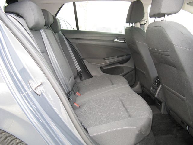 Volkswagen Golf VIII Life 2.0 - Samsaru's Car Outlet