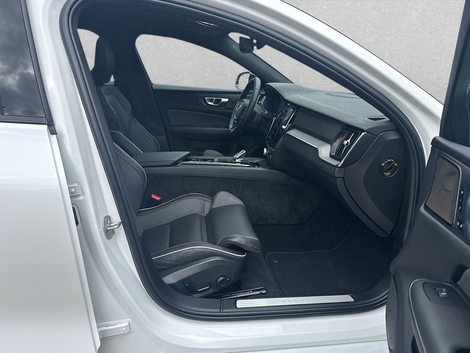 Volvo S60 B4 Benzin Plus Dark H&K STANDHZ LED LHZ SHZ
