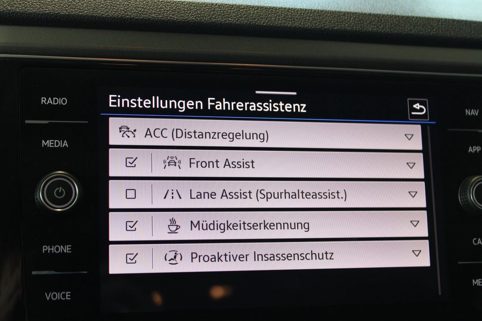 Volkswagen T-Roc 1.5 TSI DSG - Samsaru's Car Outlet