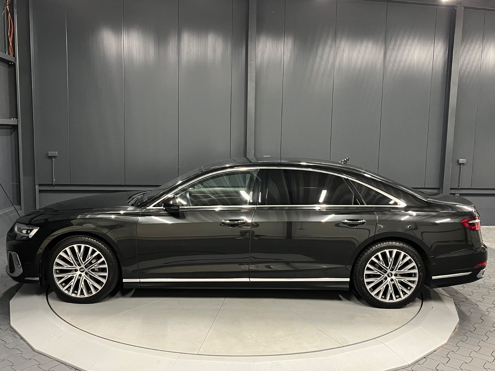 Audi A8 50 TDI L quattro - Samsaru's Car Outlet