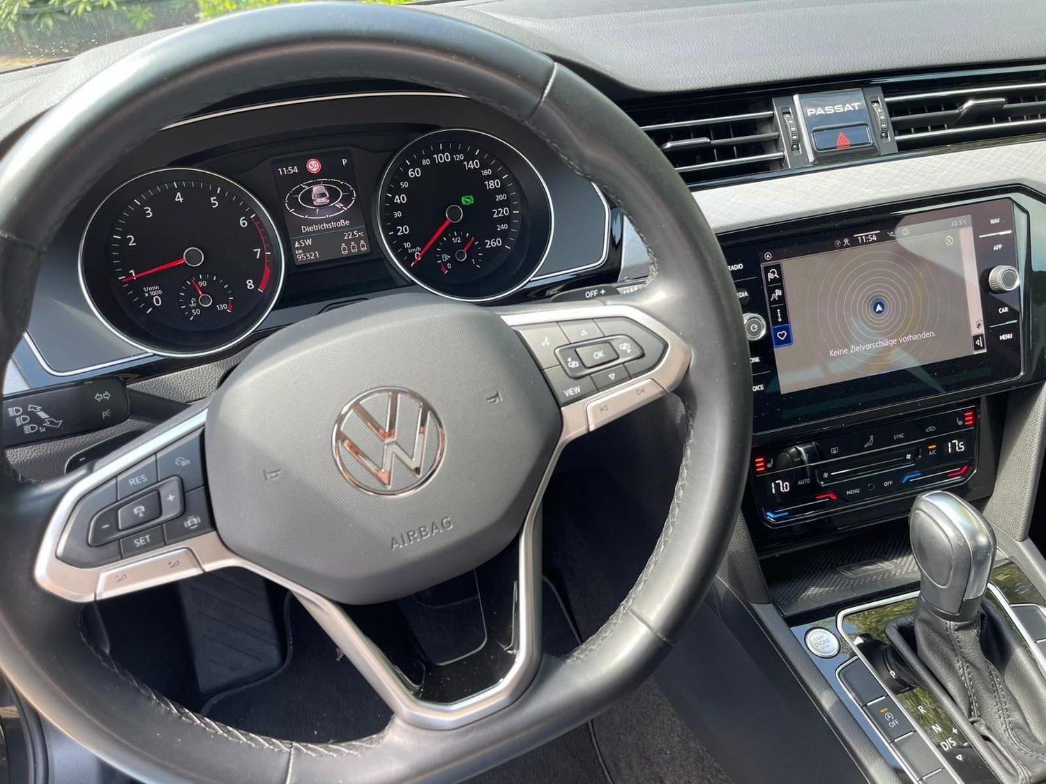 Volkswagen Passat Business - Samsaru's Car Outlet