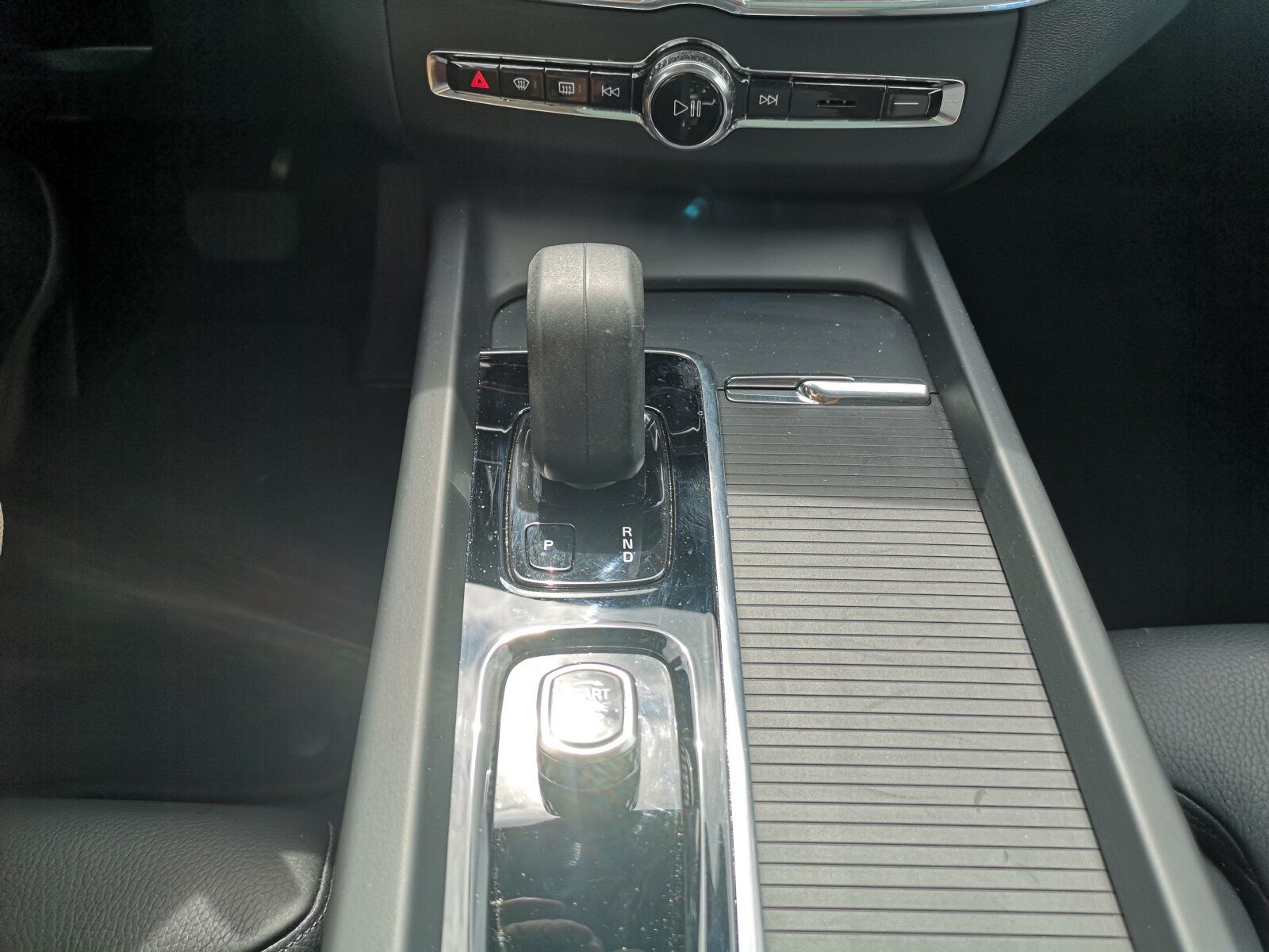Volvo XC60 Recharge T6 Inscription - Samsaru's Car Outlet
