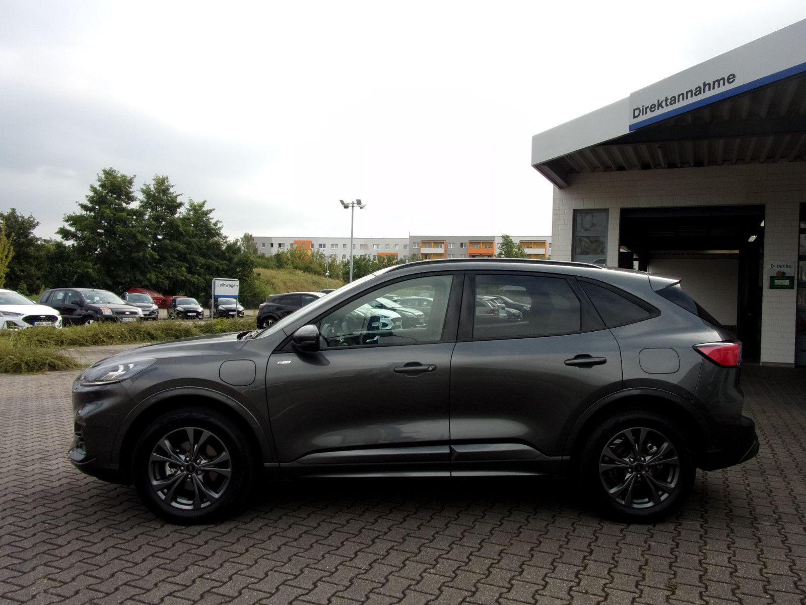 Ford Kuga Plug-In Hybrid ST-Line X - Samsaru's Car Outlet
