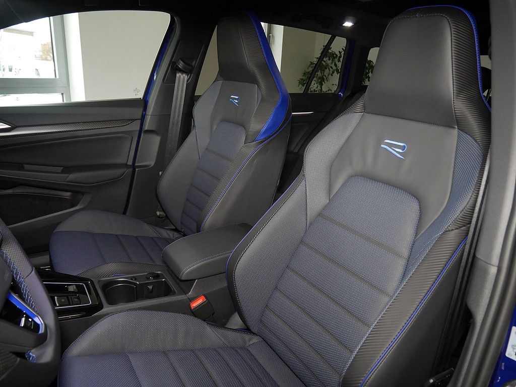 Volkswagen Golf Variant R 2.0 TSI 4Motion DSG PANO AHK MATR