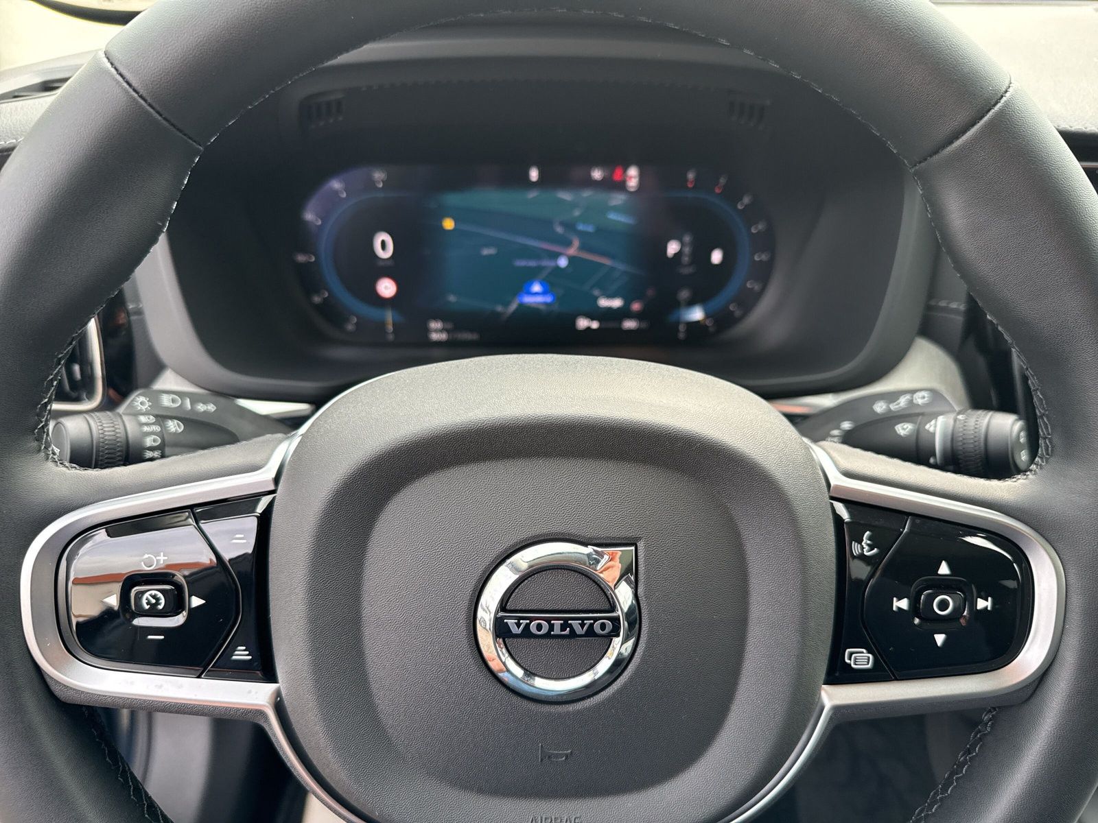 Volvo XC60 B5 Ultra Dark AWD !!! VOLLAUSSTATTUNG !!!