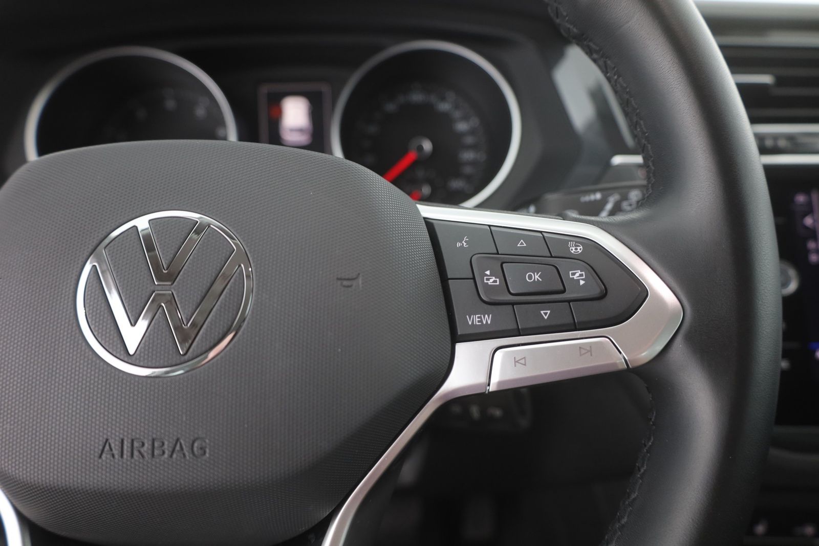 Volkswagen Tiguan 2.0 TSI 4Motion Life - Samsaru's Car Outlet