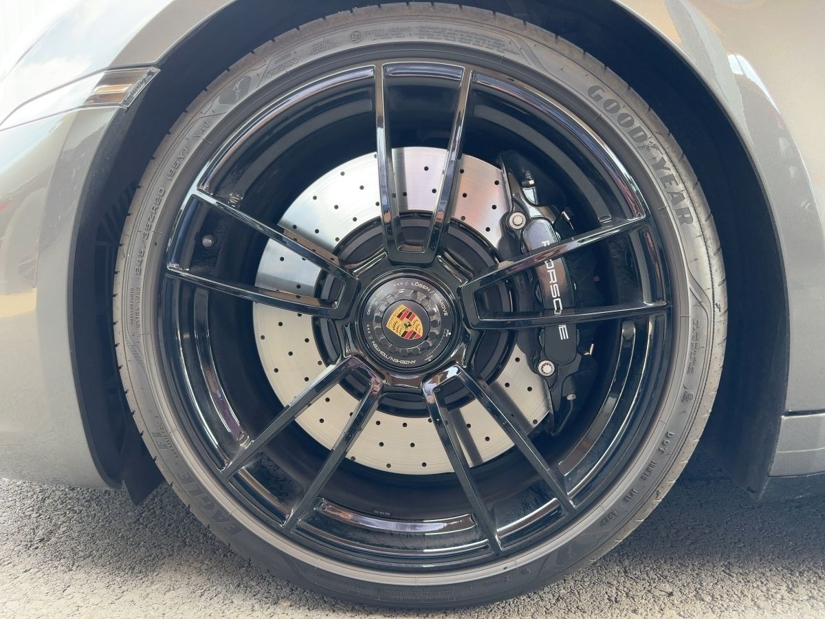 Porsche 911 Carrera 4 GTS - Samsaru's Car Outlet