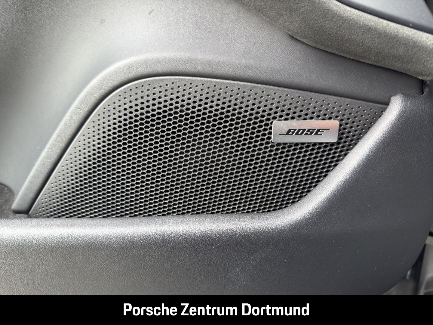 Porsche Taycan GTS Head-Up LED-Matrix Surround-View