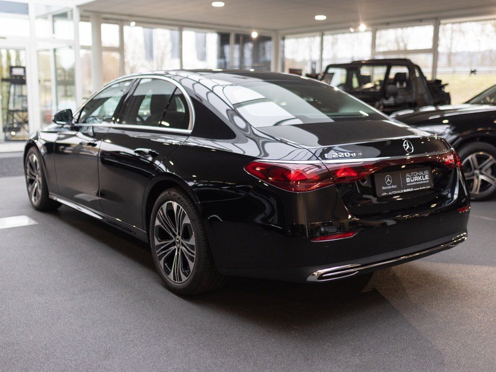 Mercedes-Benz E 220 d Avantgarde Advanced - Samsaru's Car Outlet