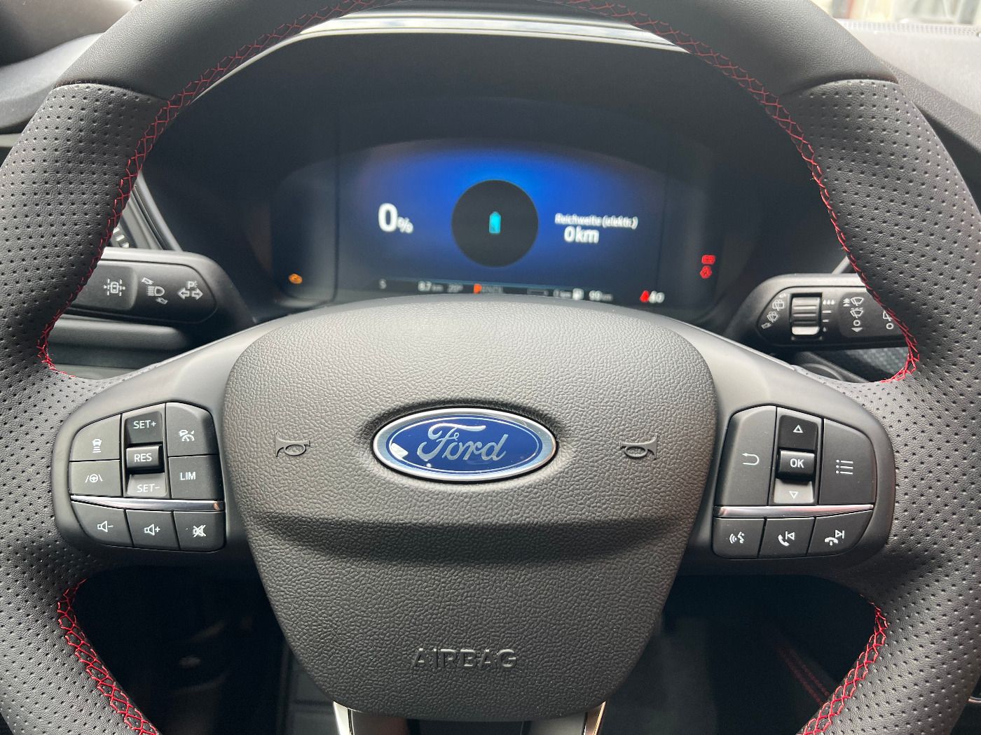Ford KUGA ST-LINE X - Samsaru's Car Outlet