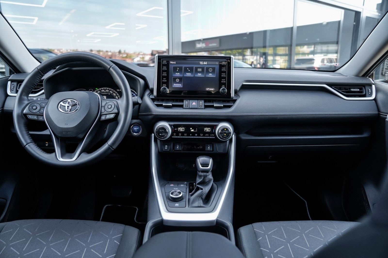 Toyota RAV4 Hybrid 4x4 - Samsaru's Car Outlet
