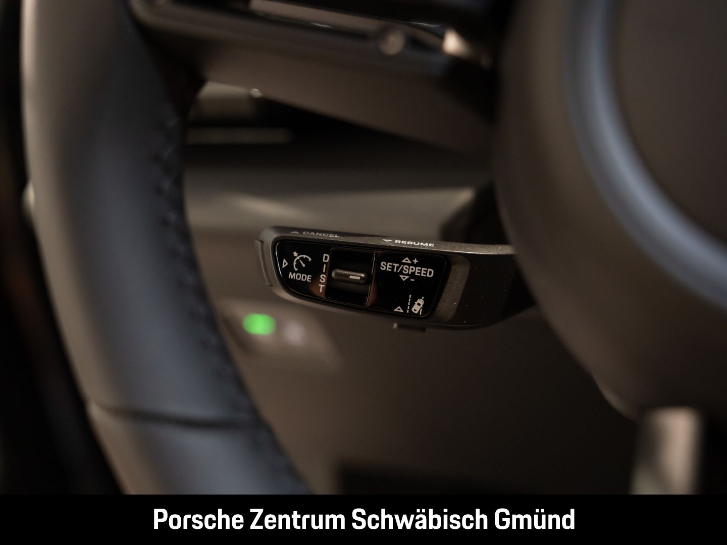 Porsche Macan Turbo BOSE Luftfederung Panoramadach LED