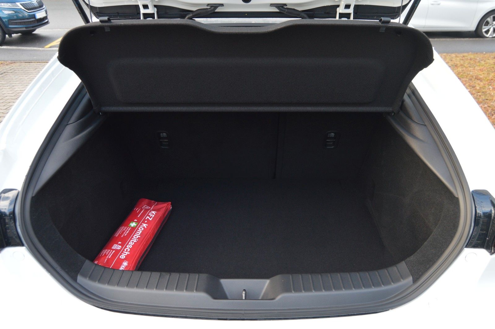 Mazda 3 Benzin 140PS 6AG Centre-Line Navi PDC SHZ