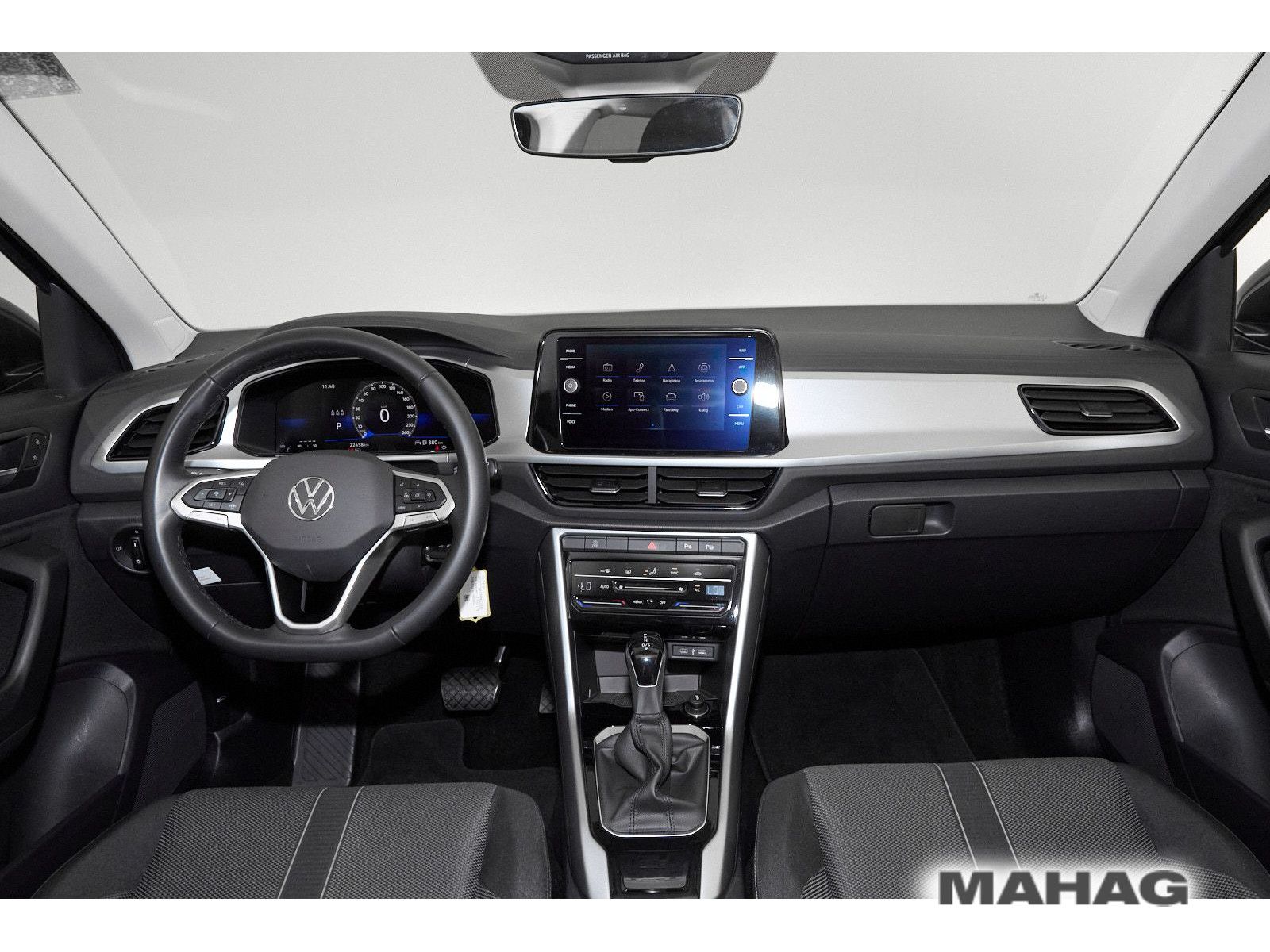 Volkswagen T-ROC 1.5 TSI LIFE - Samsaru's Car Outlet