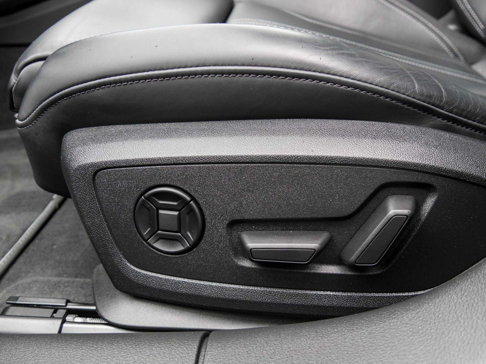 Audi A6 55 quattro HYBRID S LINE - Samsaru's Car Outlet