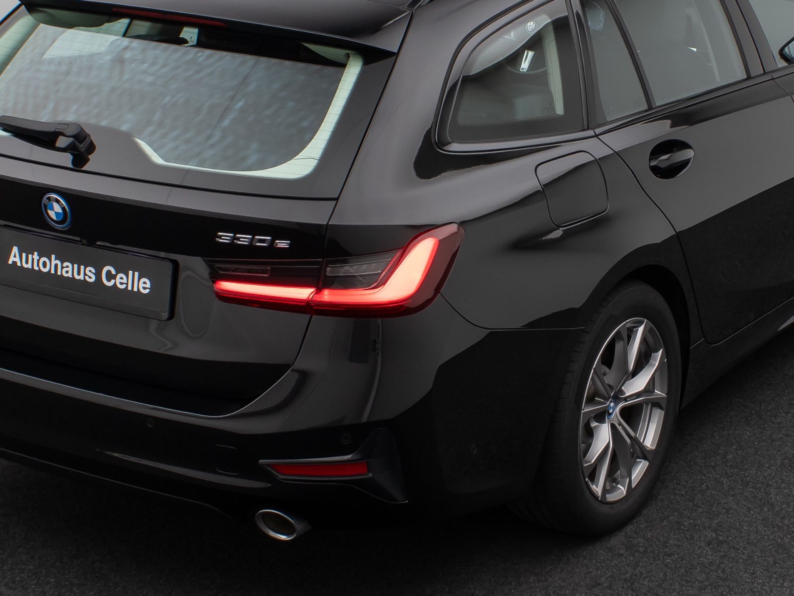 BMW 330e xD Sport Line 360°DAB Stop&Go LED Alarm AHK