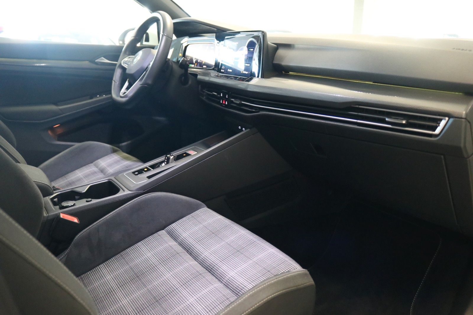 Volkswagen Golf VIII GTD AHK HUD STHZ Matrix Pano Kamera
